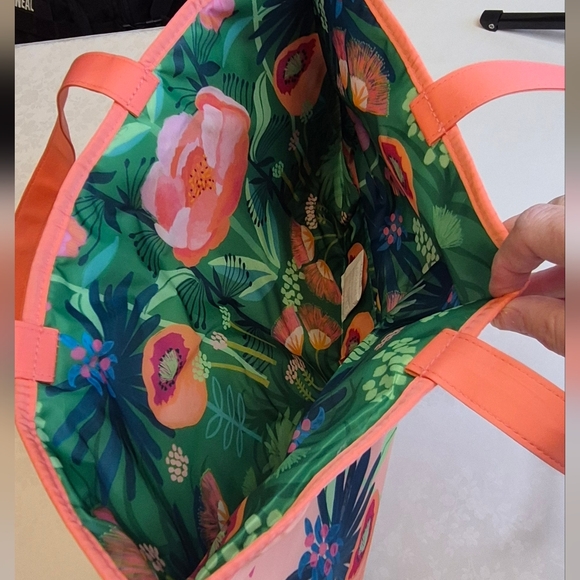 Clinique Tote Bag Makeup Bag And Skincare Bundle $129 Value - Picture 6 of 7